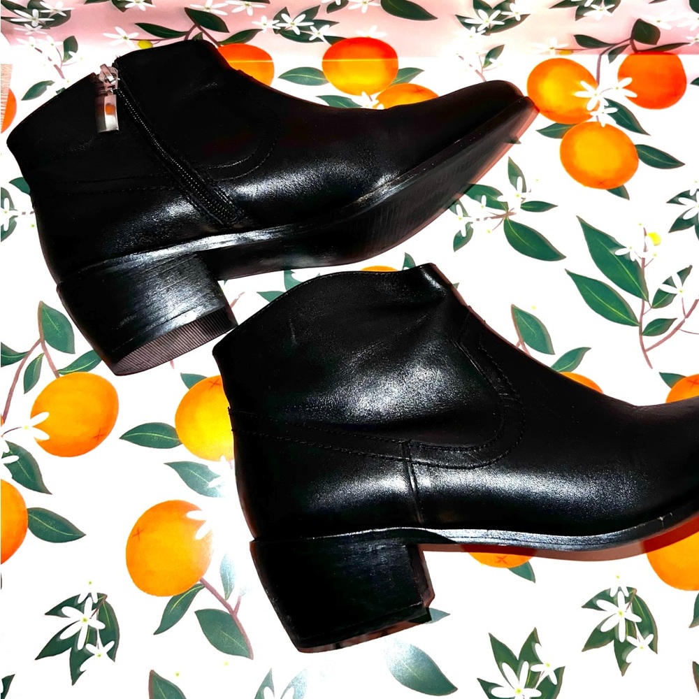 Short leather black booties ANTHRO